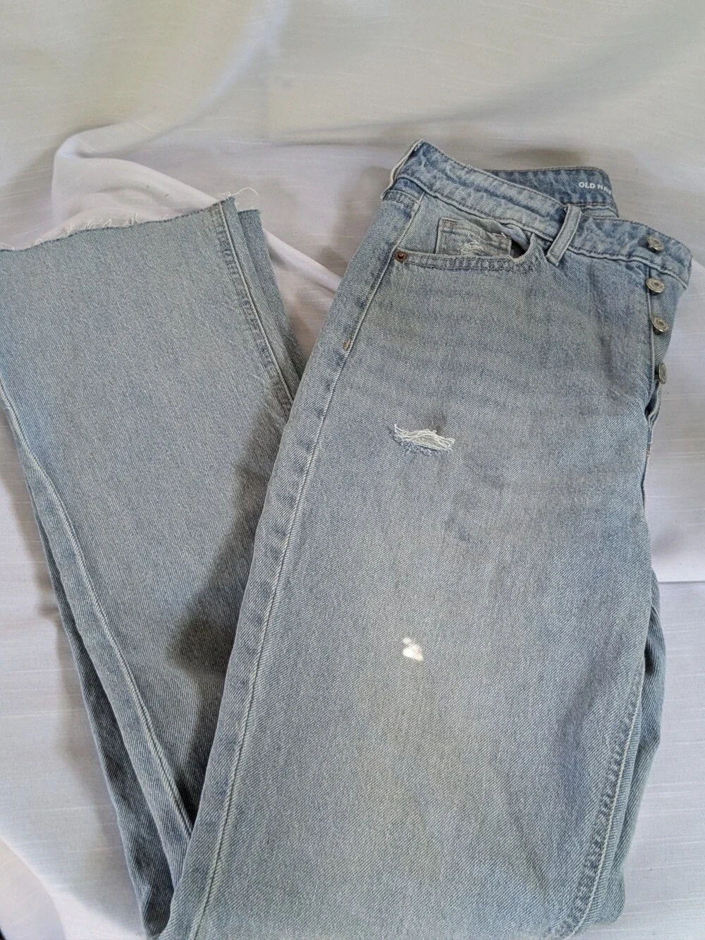 Old Navy Kicker Boot-Cut jeans featuring a light wash and distressed Sz 6
